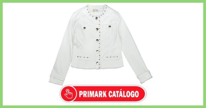 En Primark hay rebajas en chalquetas de color blanco para niñas, no te las pierdas